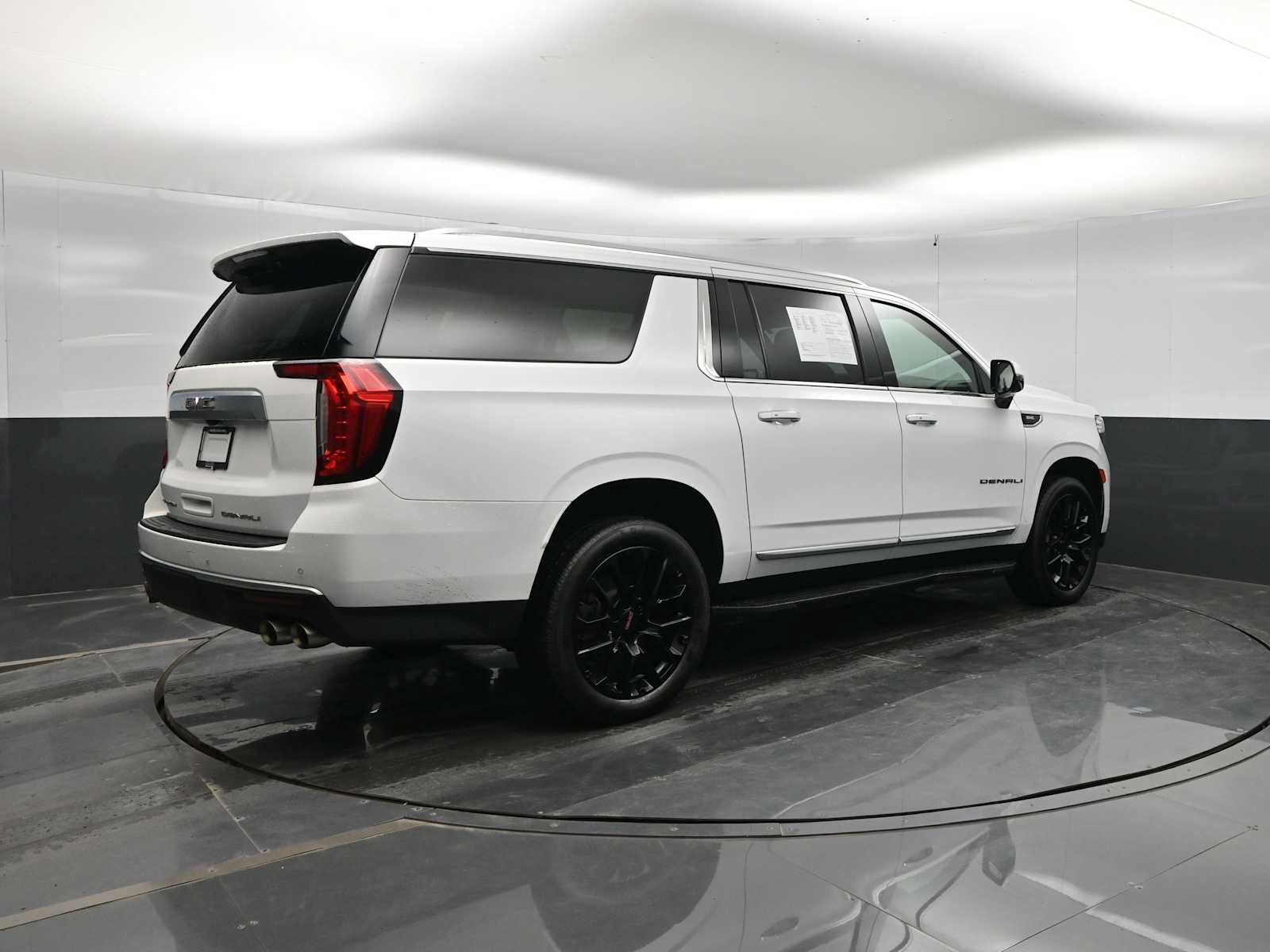 Used 2022 GMC Yukon XL Denali AWD/4WD image 7