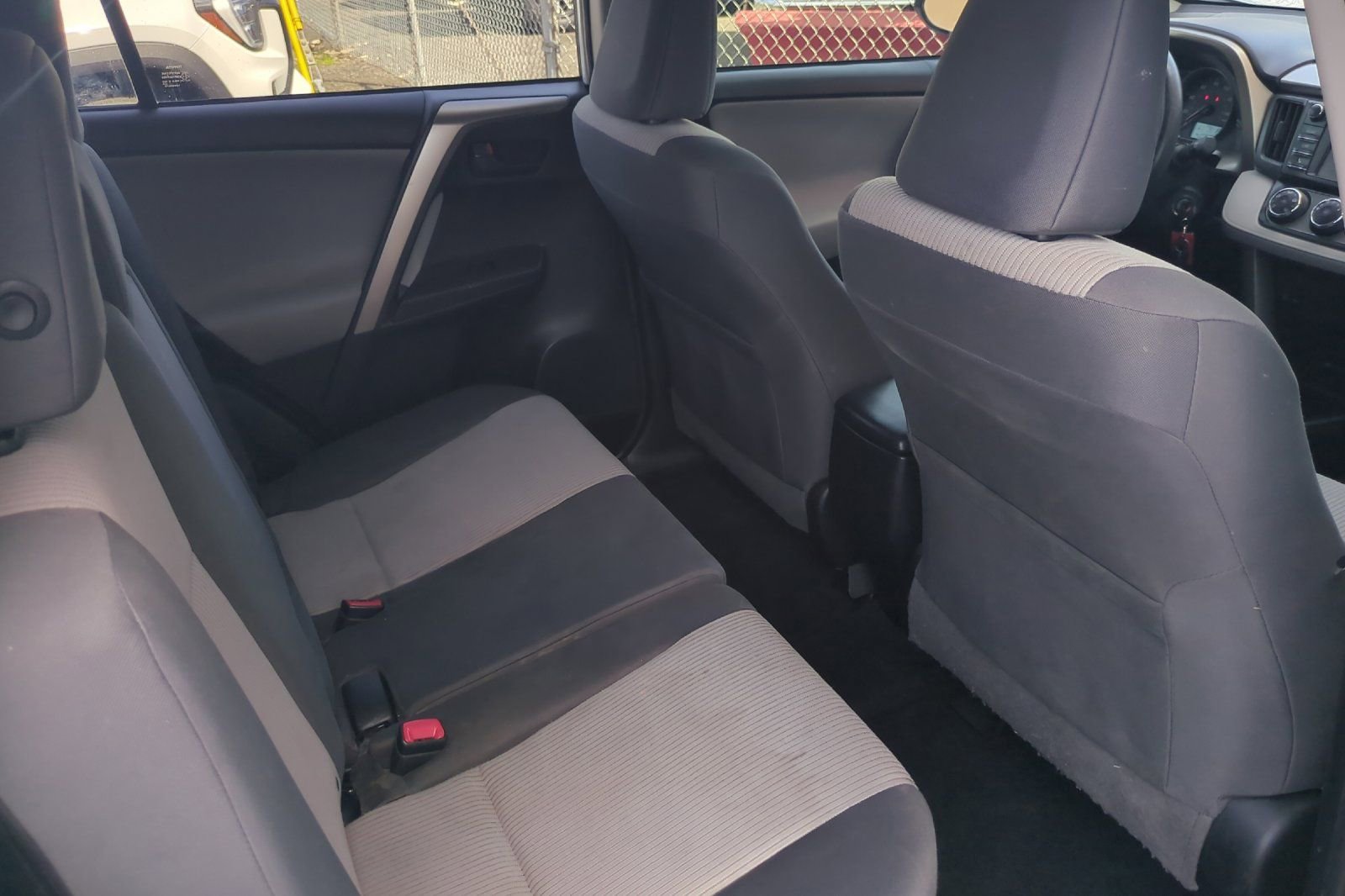 Used 2015 Toyota RAV4 LE FWD image 17