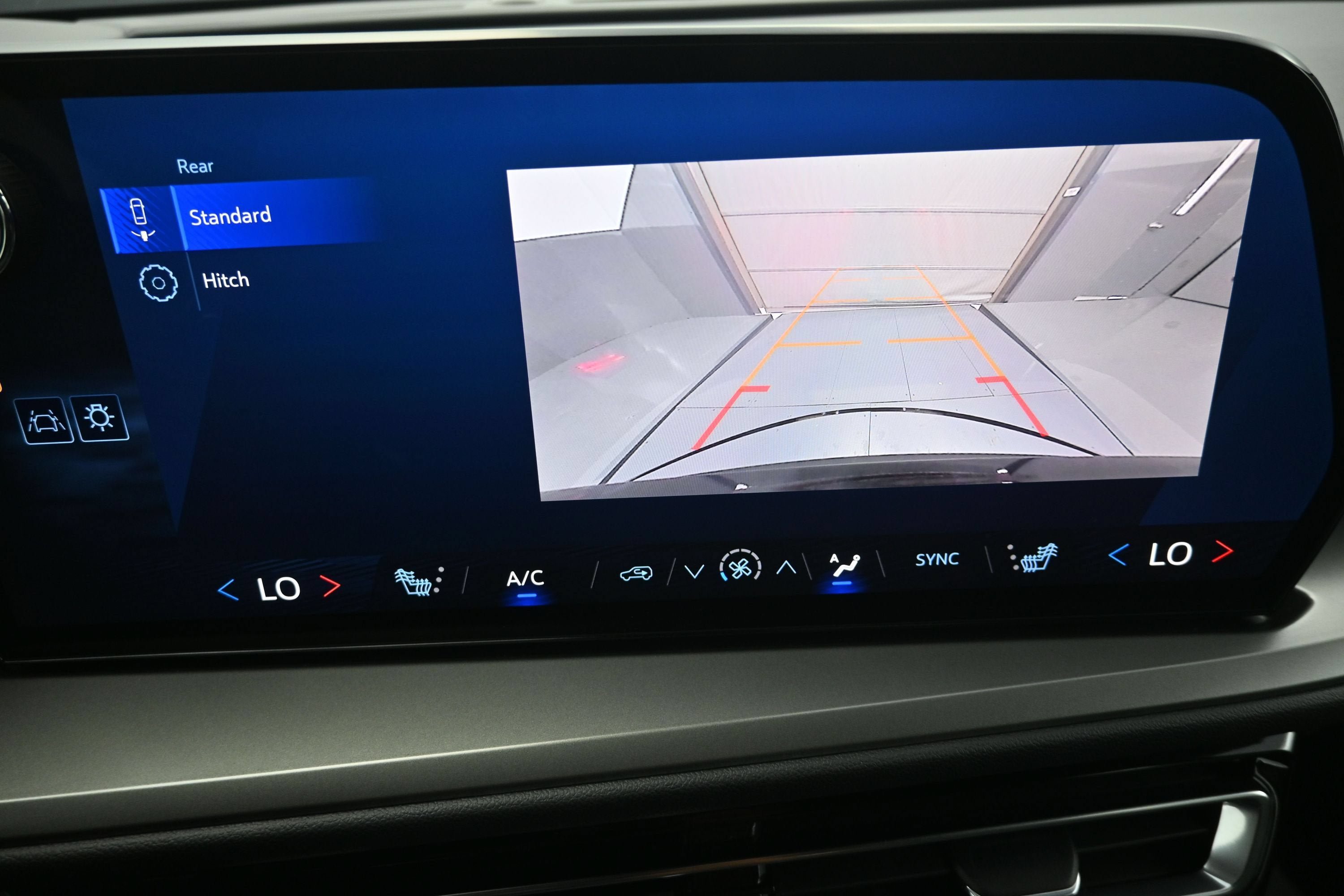 Certified 2025 Chevrolet Traverse LT FWD image 18
