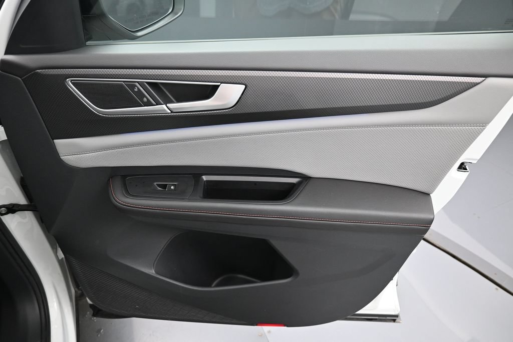 Used 2024 Volkswagen Atlas Peak Edition SE AWD/4WD image 35