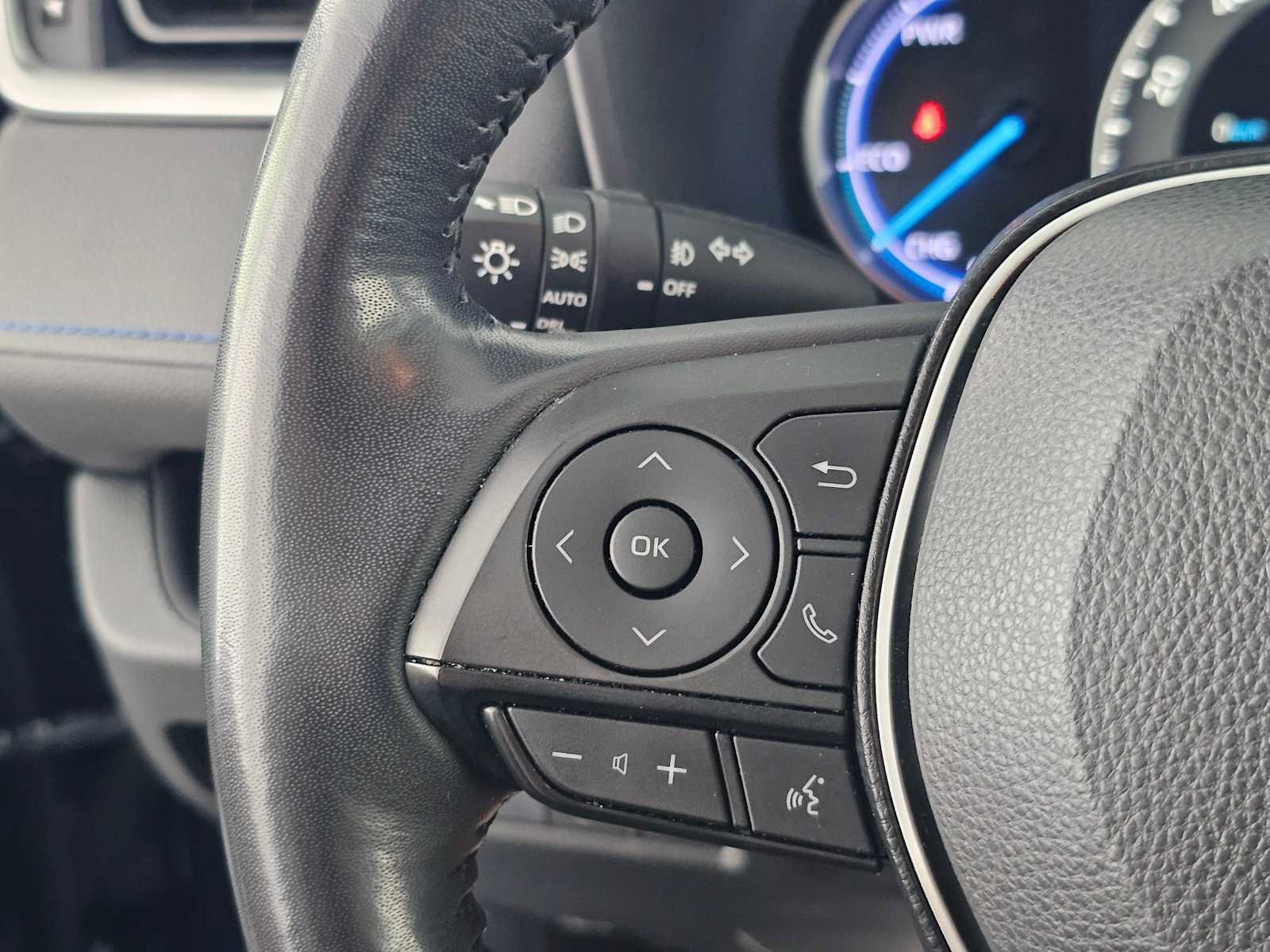 Used 2019 Toyota RAV4 XSE w/ XSE Weather Package AWD/4WD image 28