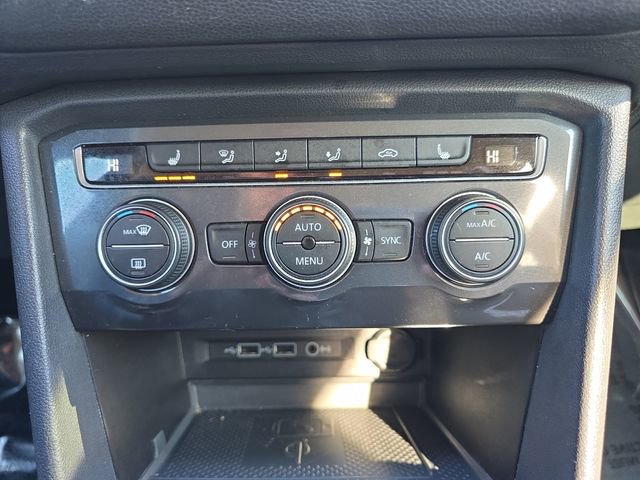 Used 2020 Volkswagen Tiguan SE image 30