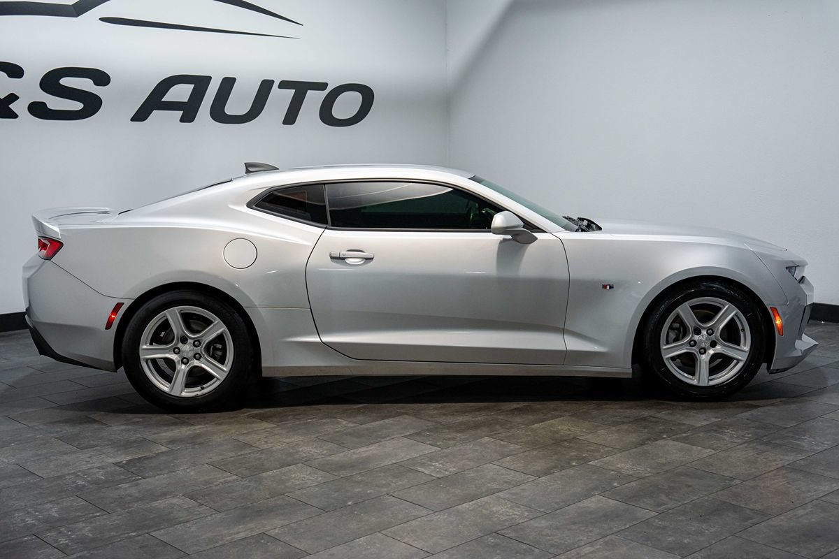 Used 2016 Chevrolet Camaro LT RWD image 8