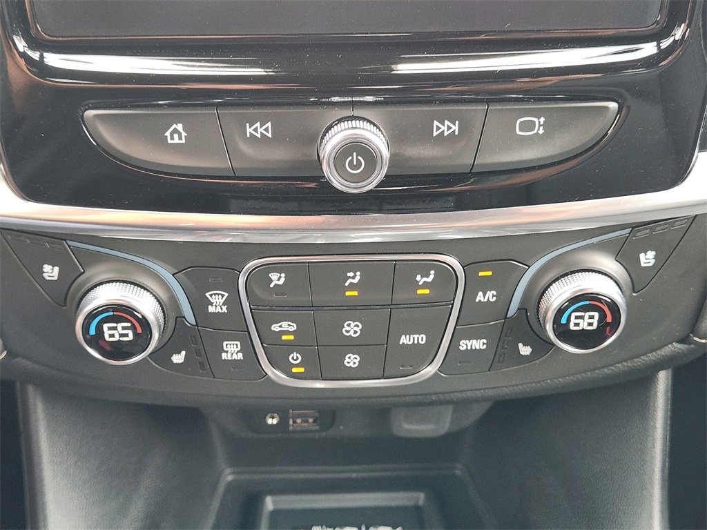 Used 2023 Chevrolet Traverse Premier image 20