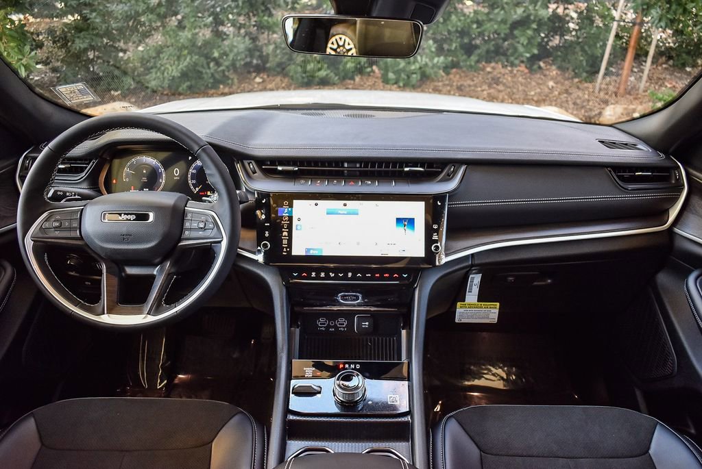 New 2026 Jeep Grand Cherokee Altitude image 13