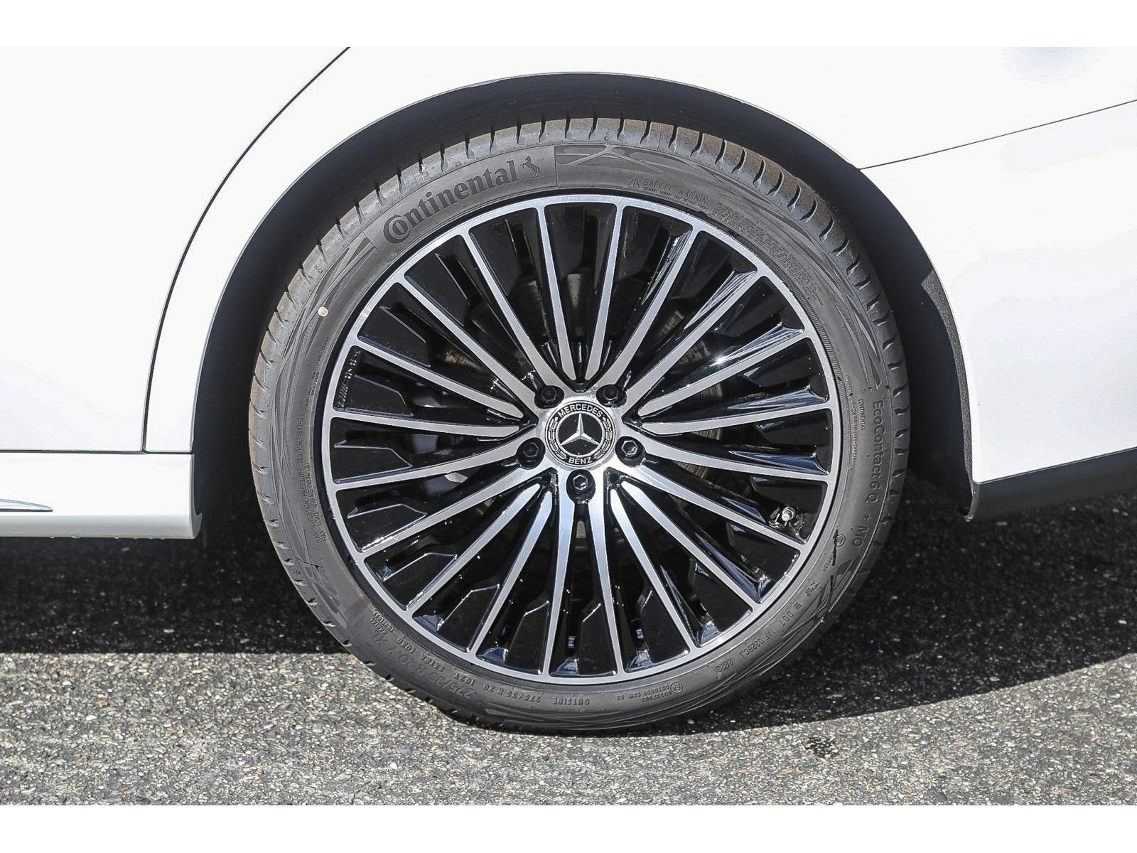 New 2024 Mercedes-Benz E 350 4MATIC Sedan image 9
