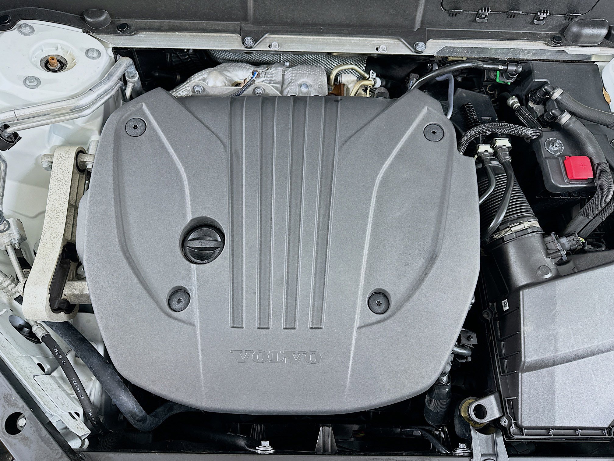 Used 2025 Volvo XC60 B5 Plus image 34