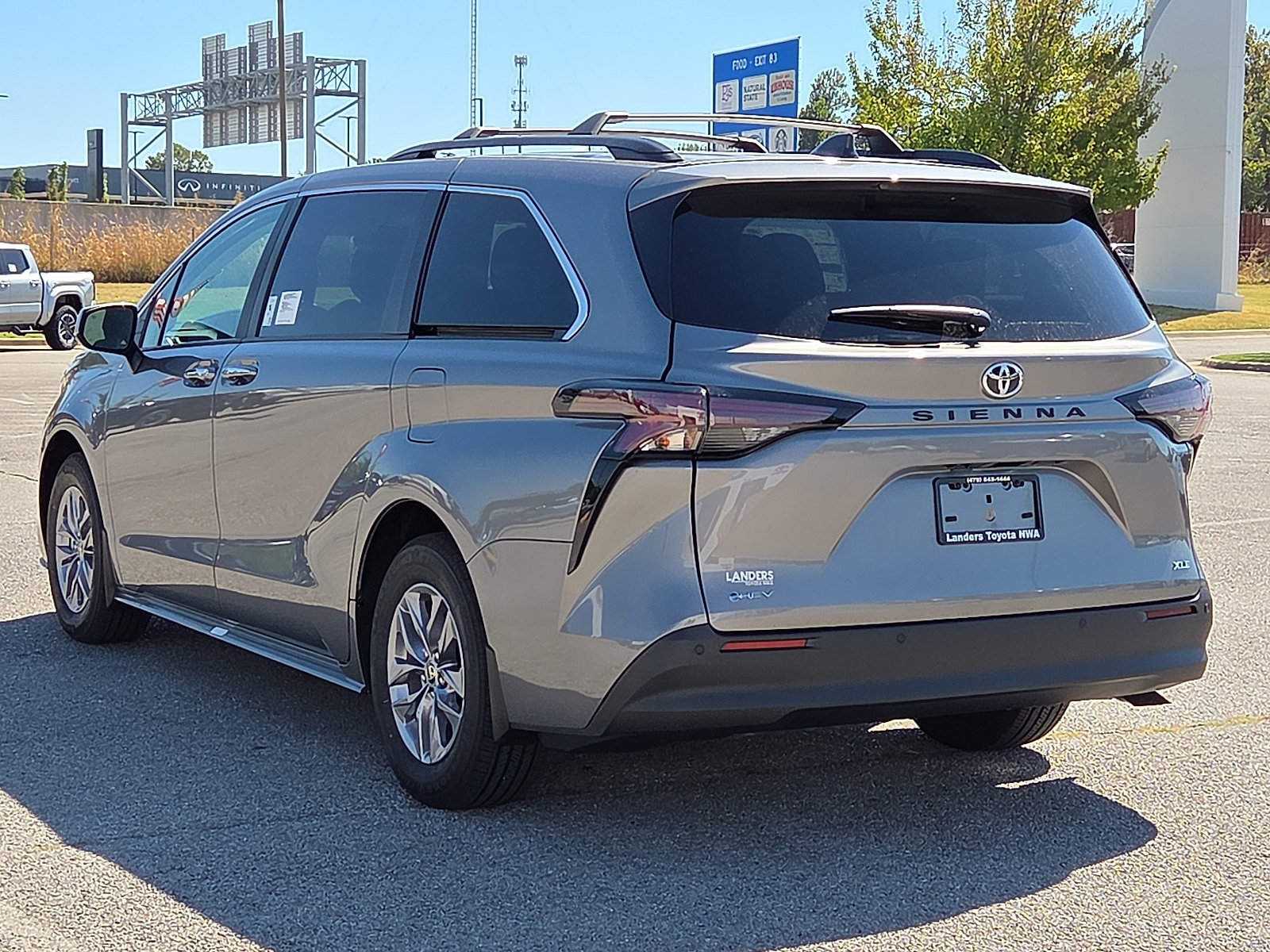 New 2026 Toyota Sienna XLE FWD image 3