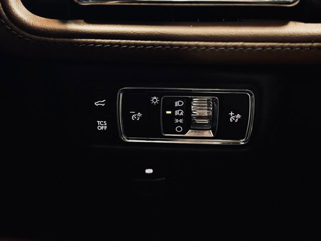 Used 2022 Lincoln Nautilus Reserve image 32