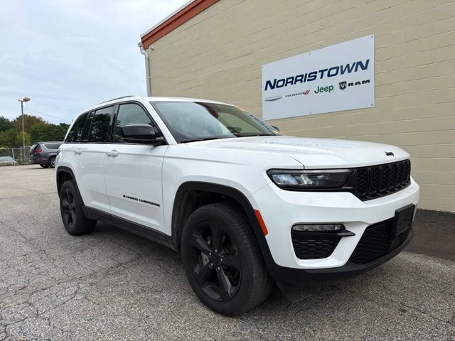 Used 2023 Jeep Grand Cherokee Limited w/ Black Appearance Package