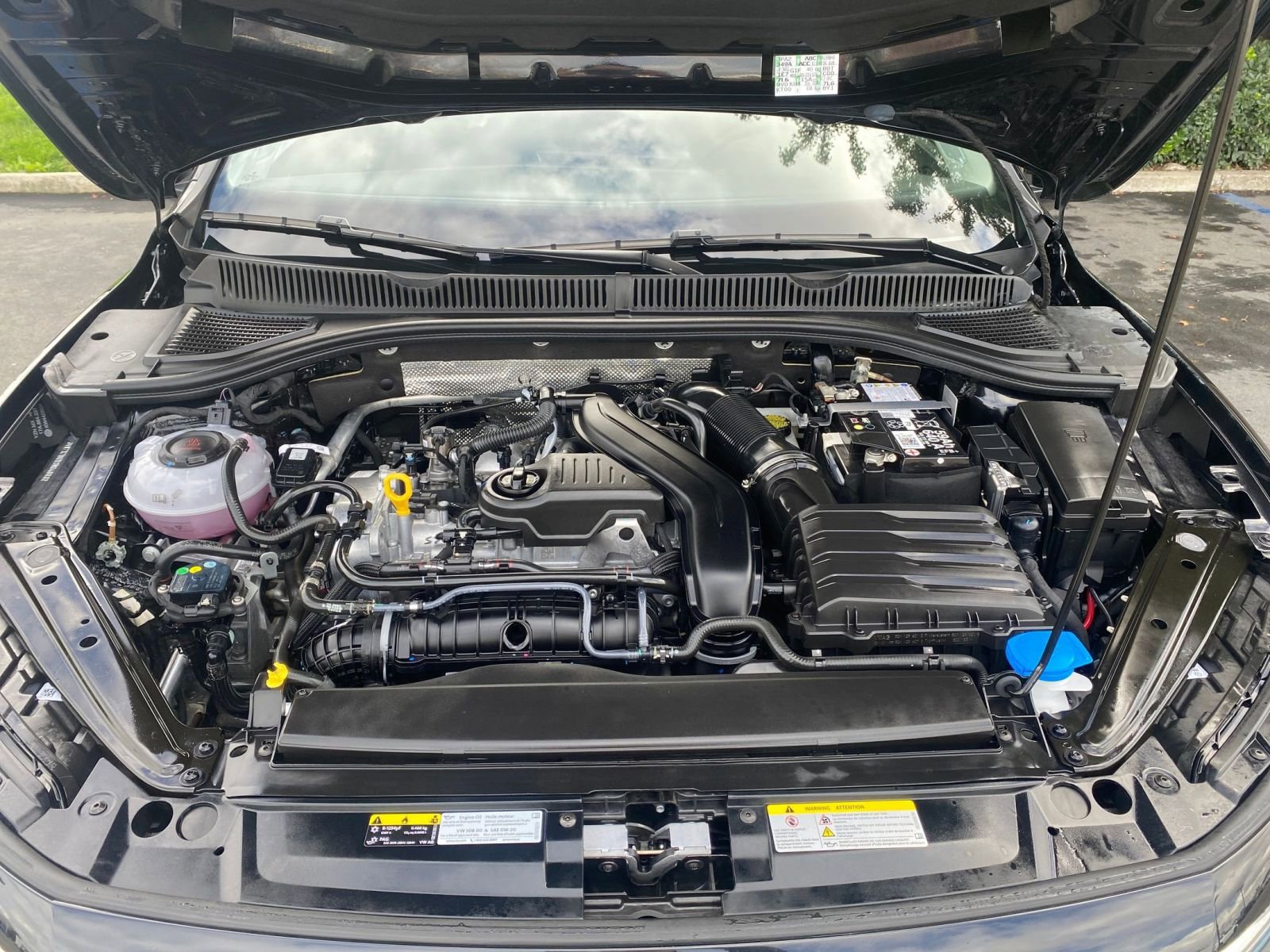 Used 2025 Volkswagen Jetta SE image 32