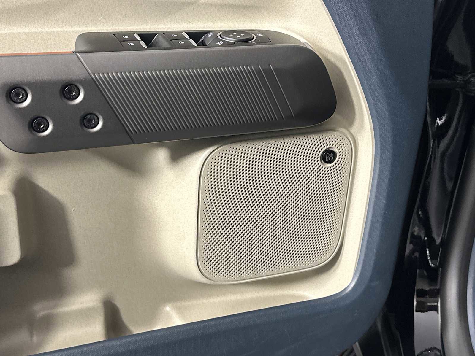 Used 2025 Ford Maverick Lariat image 11