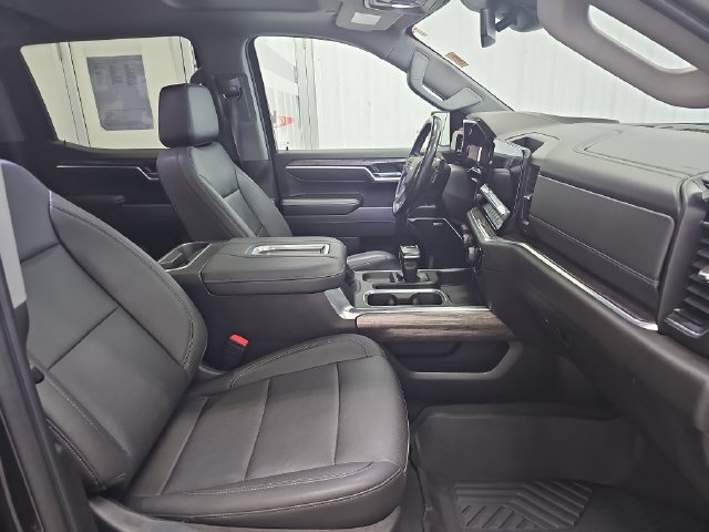 Used 2022 Chevrolet Silverado 1500 LTZ w/ LTZ Premium Package AWD/4WD image 29