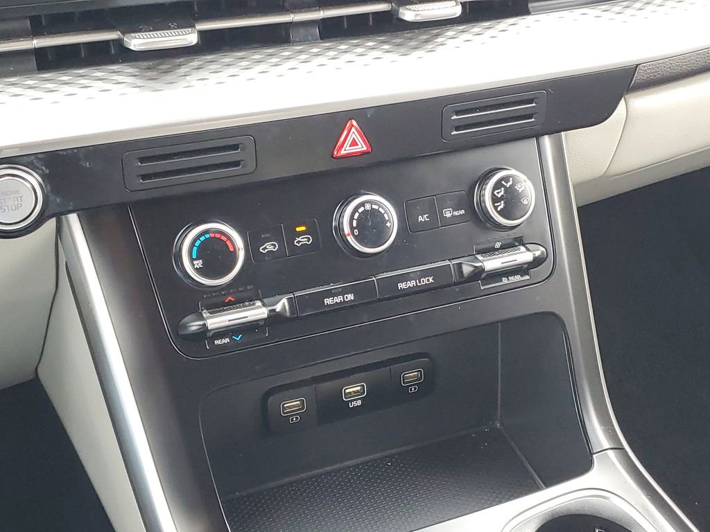 Used 2024 Kia Carnival LX FWD image 22