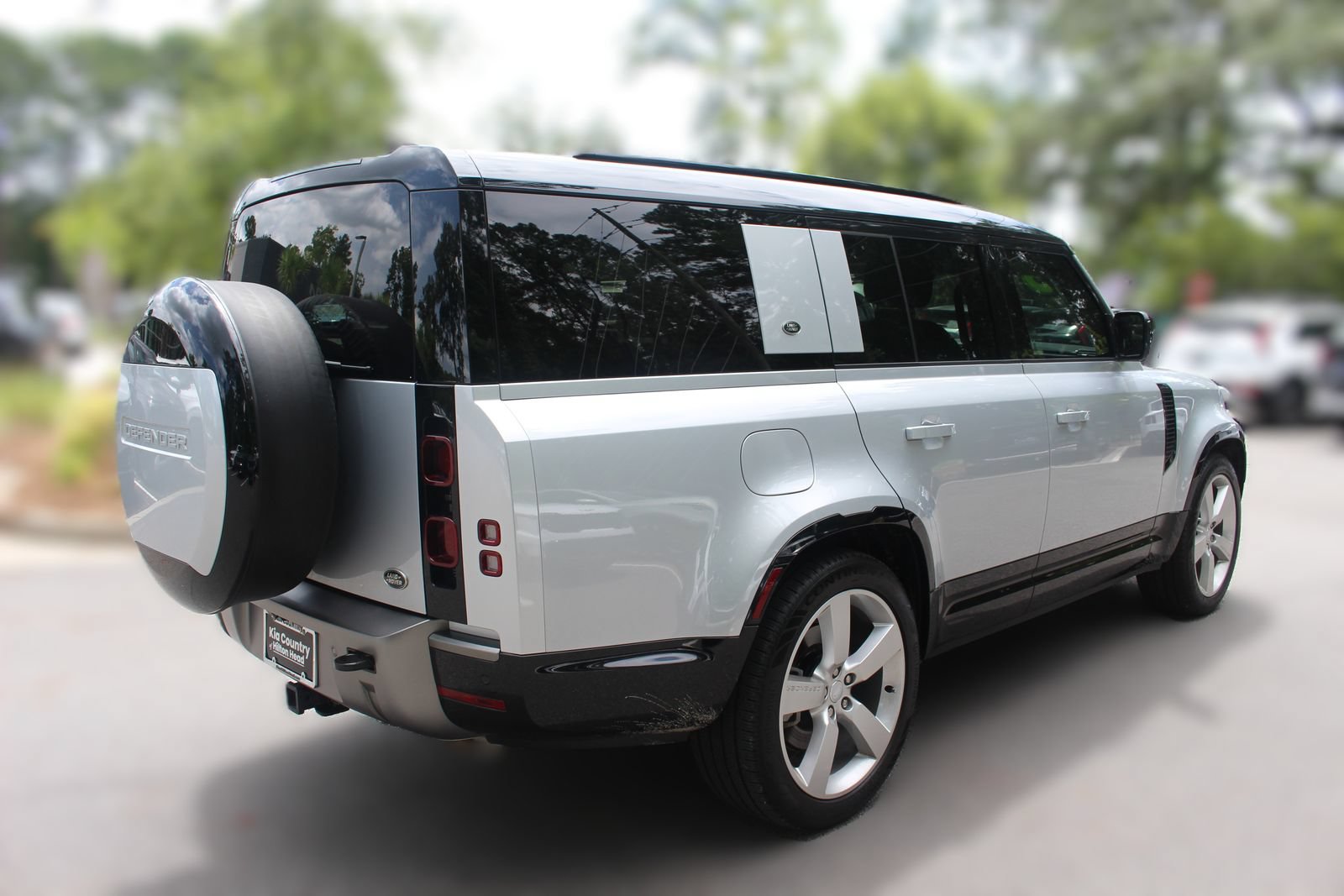 Used 2023 Land Rover Defender 130 X-Dynamic SE AWD/4WD image 15
