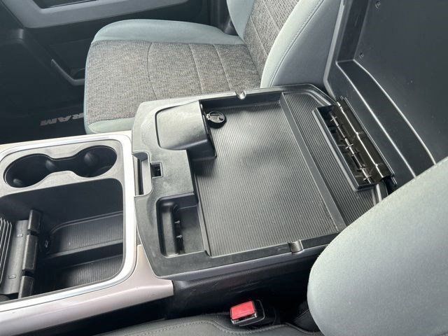 Used 2017 RAM 1500 Classic SLT w/ SLT Plus D￩cor Group image 28