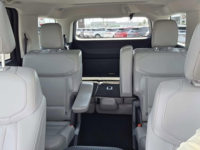 Used 2025 Ford Expedition Active image 17