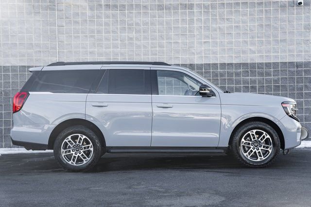 Used 2025 Ford Expedition Active image 4