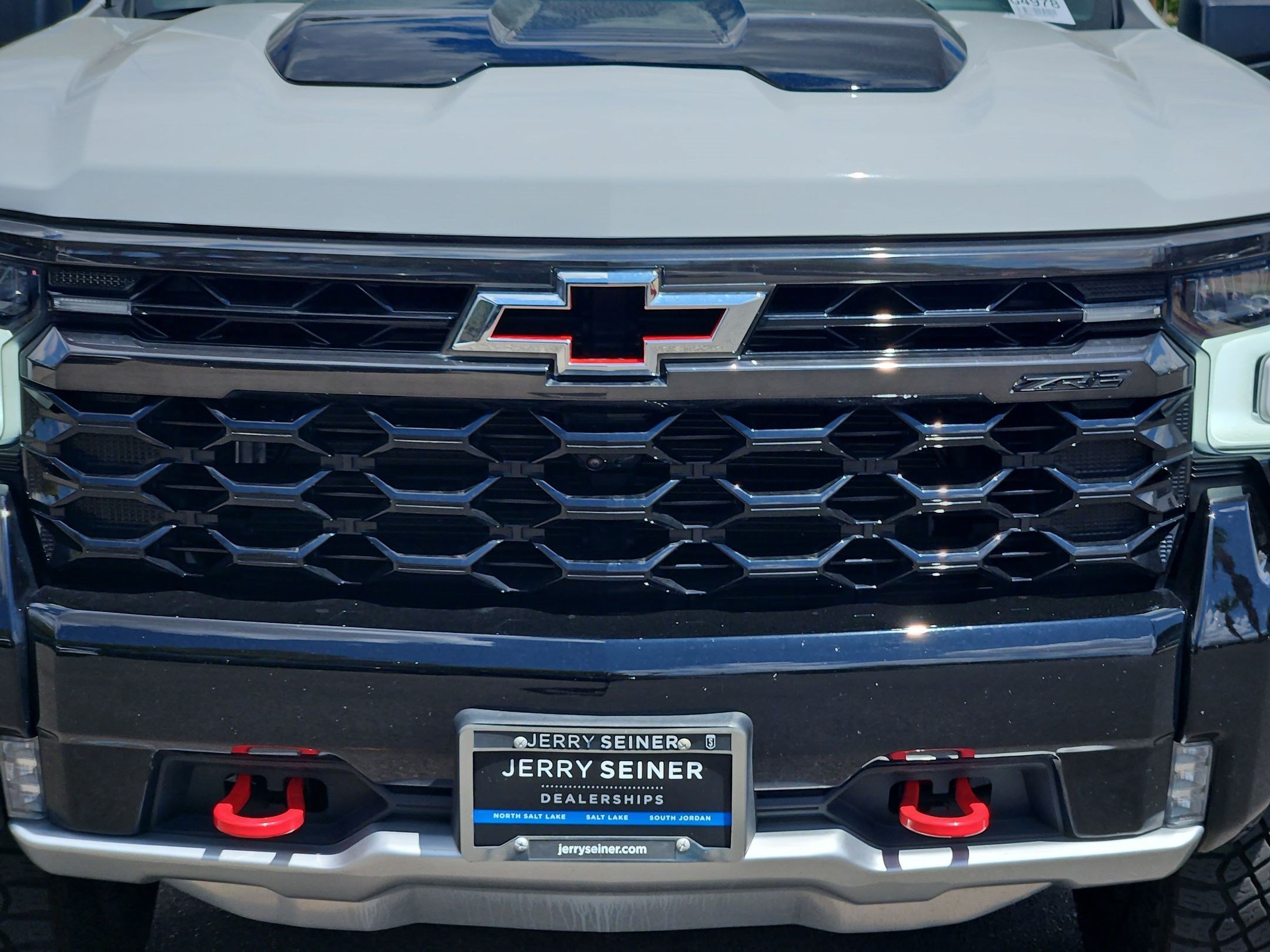Used 2024 Chevrolet Silverado 1500 ZR2 w/ Technology Package AWD/4WD image 9