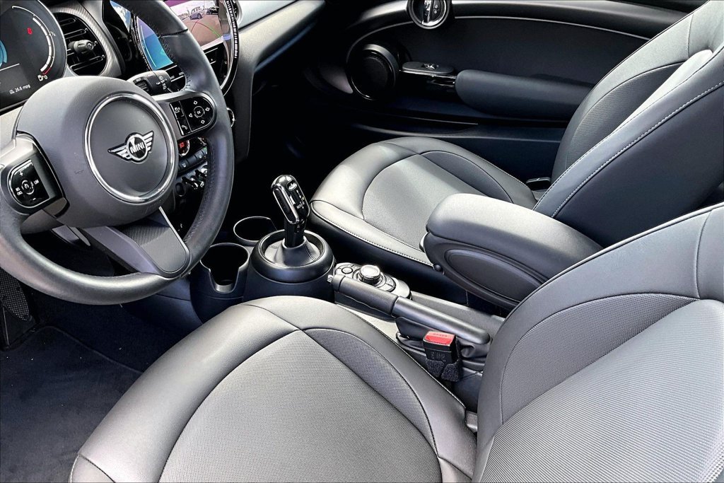 Used 2024 MINI Cooper 2-Door Hardtop FWD image 17
