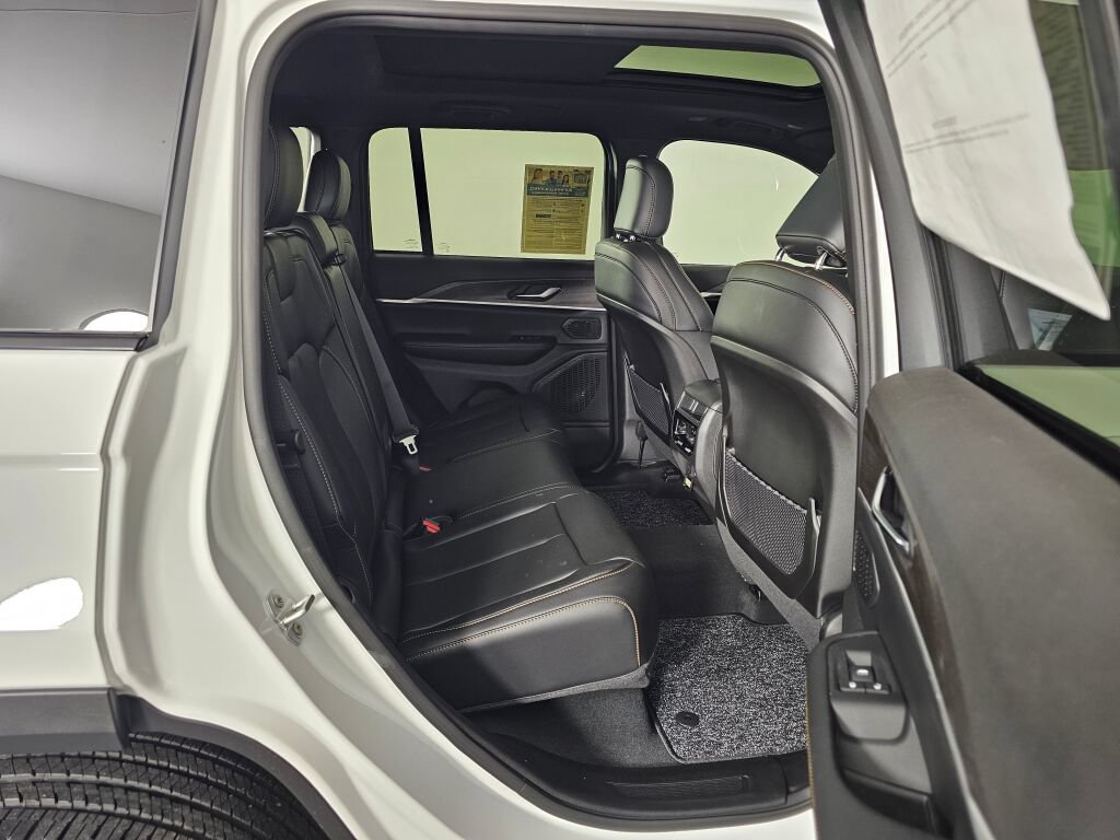 New 2026 Jeep Grand Cherokee Limited AWD/4WD image 36