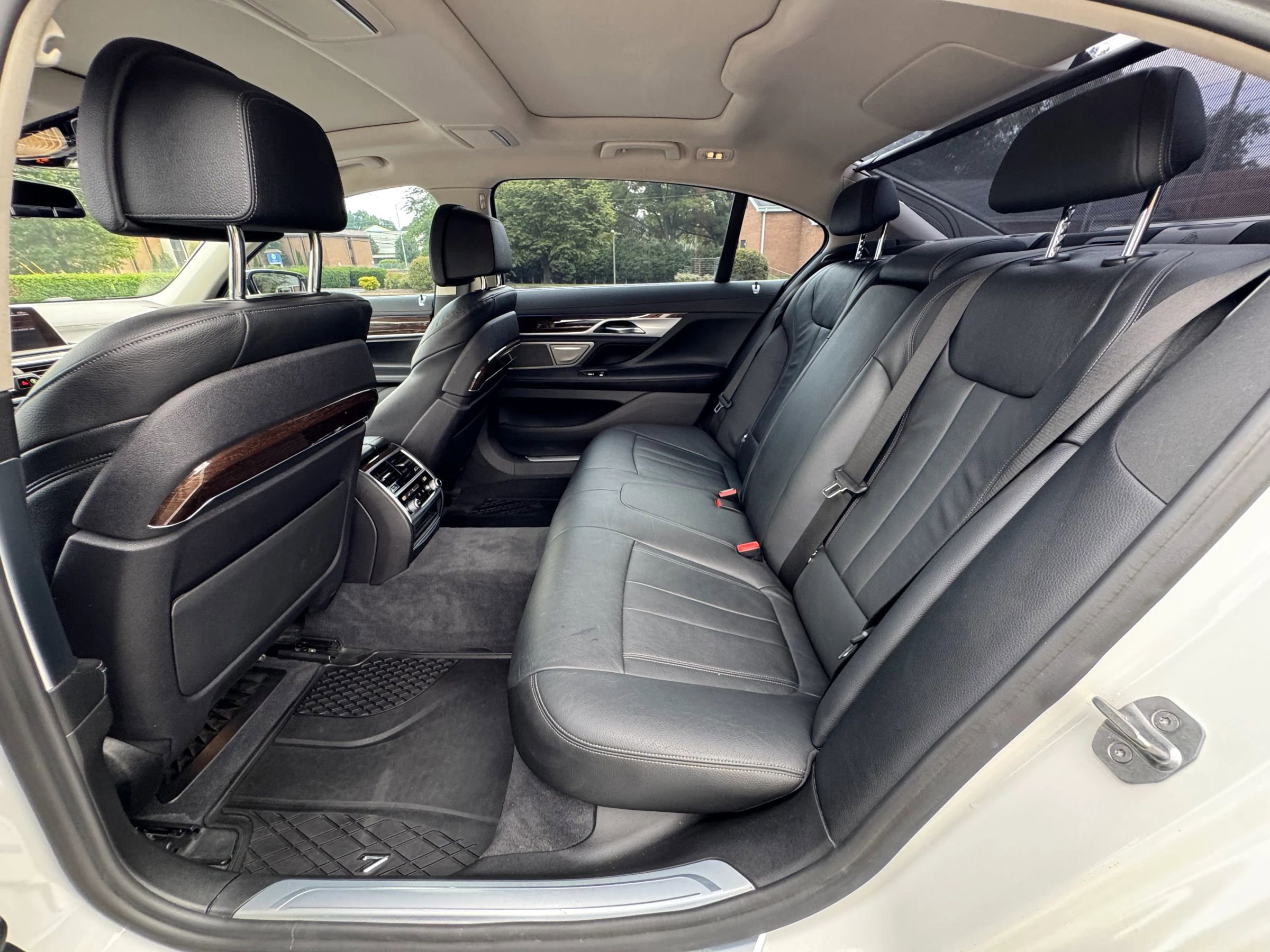 Used 2020 BMW 740i image 13