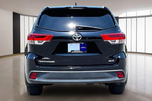 Used 2019 Toyota Highlander XLE FWD image 5