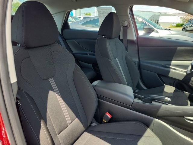 Certified 2025 Hyundai Elantra SE FWD image 28