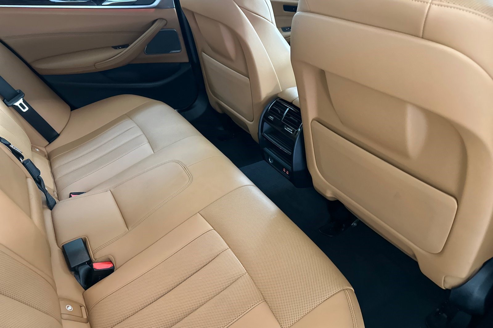 Used 2023 BMW 530i w/ M Sport Package RWD image 33