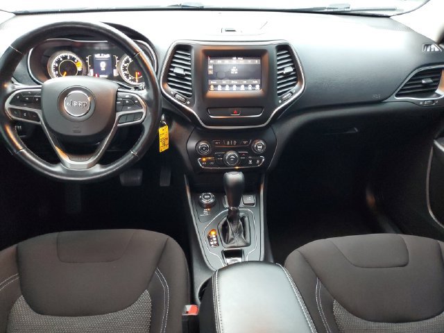 Used 2020 Jeep Cherokee Latitude w/ Cold Weather Group AWD/4WD image 28