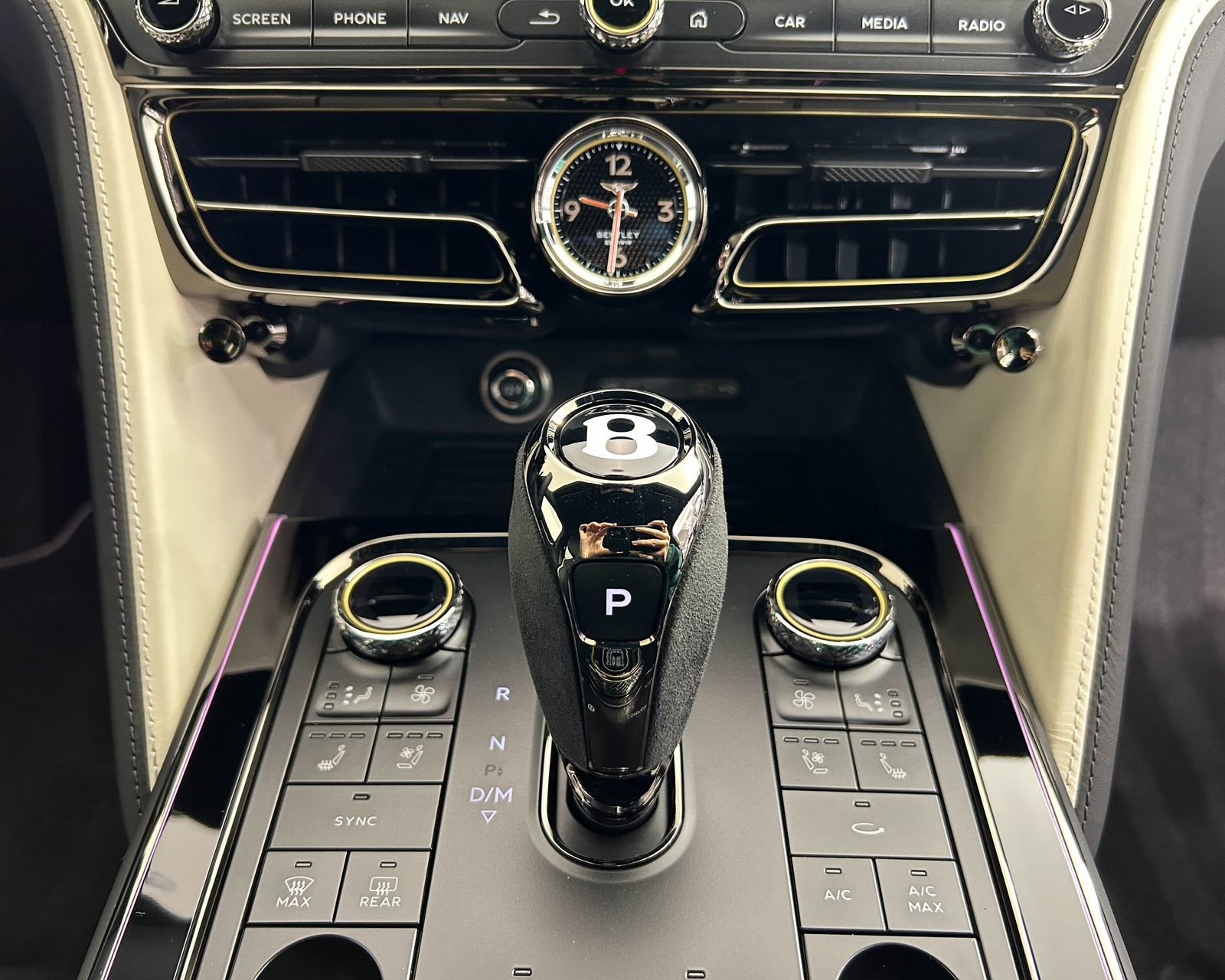 New 2026 Bentley Flying Spur Plug-In Hybrid image 24