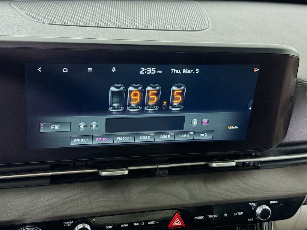 Used 2022 Kia Carnival EX image 7