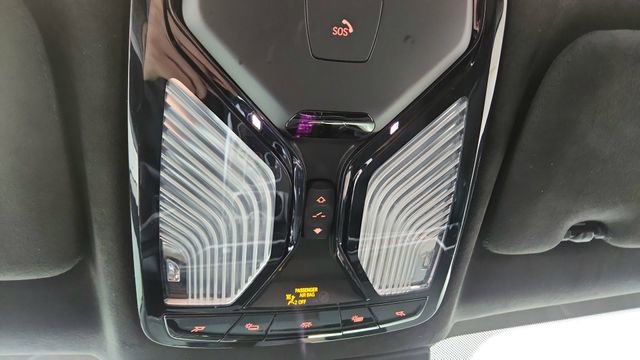 Used 2024 BMW X7 xDrive40i w/ M Sport Package image 59