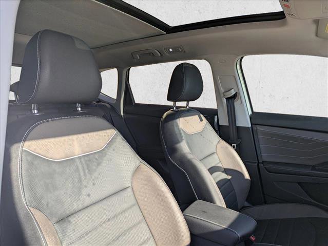 Used 2024 Volkswagen Taos SEL image 21