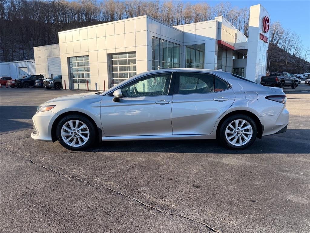Used 2022 Toyota Camry LE image 7