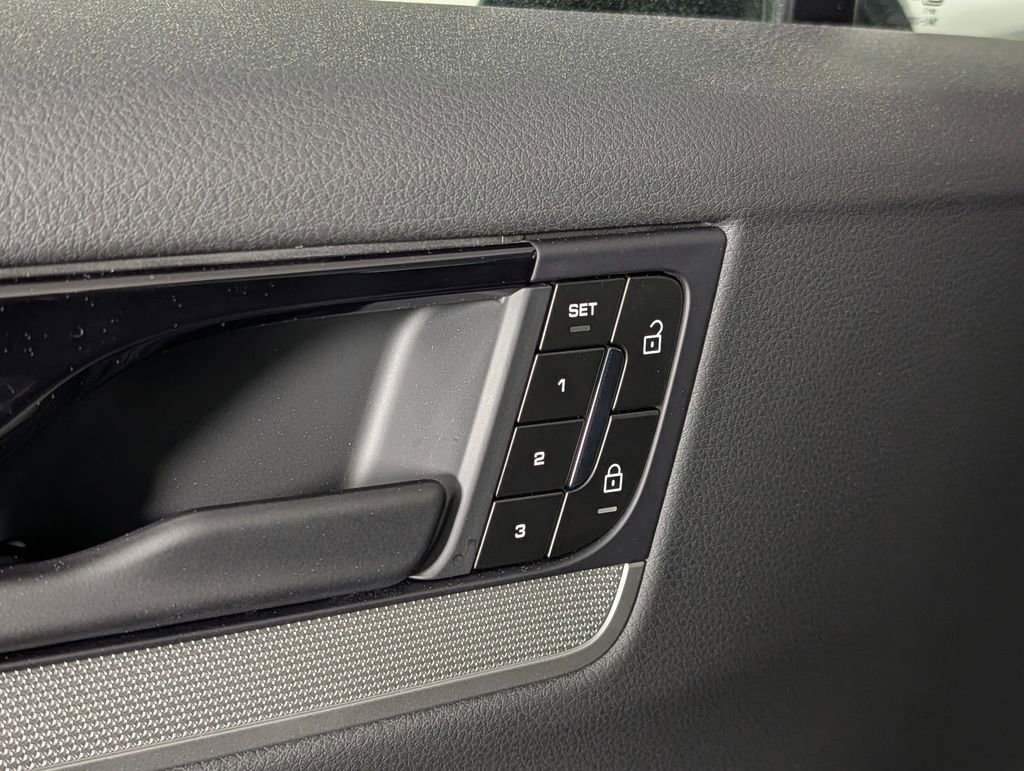 Certified 2025 Porsche Cayenne S image 26