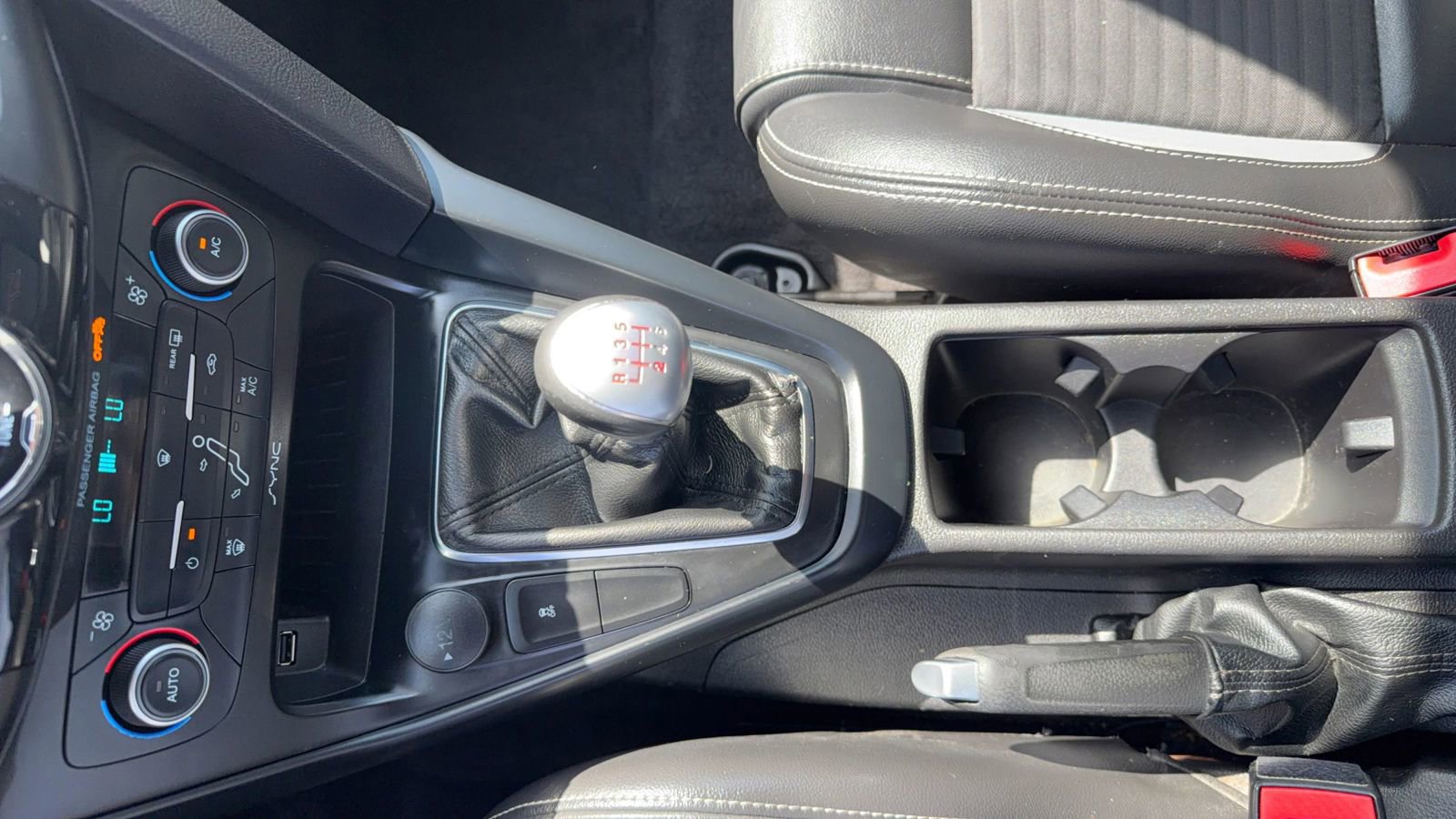 Used 2018 Ford Focus ST w/ Equipment Group 401A FWD image 24