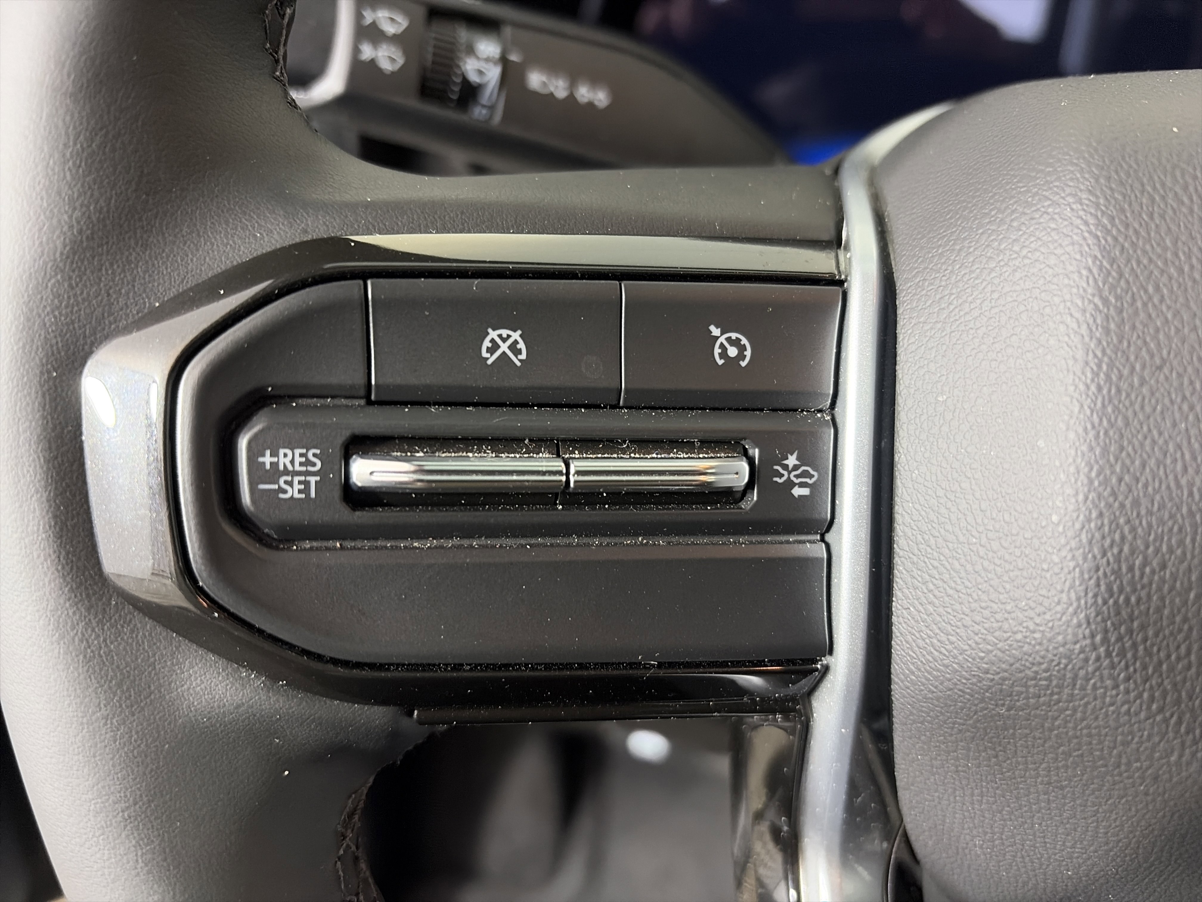 Certified 2025 Chevrolet Colorado ZR2 w/ Midnight Edition image 32