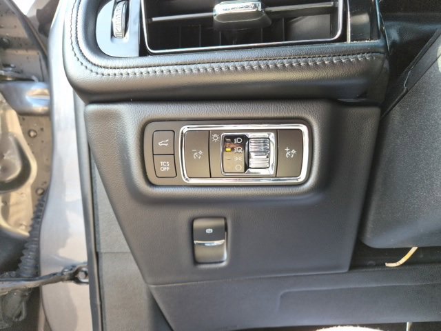 Used 2023 Lincoln Nautilus AWD w/ Premium Package image 19