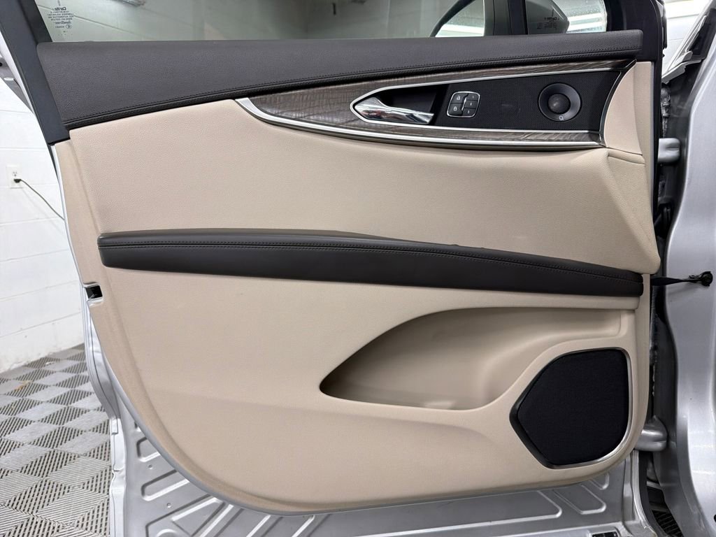 Used 2019 Lincoln Nautilus Reserve image 16