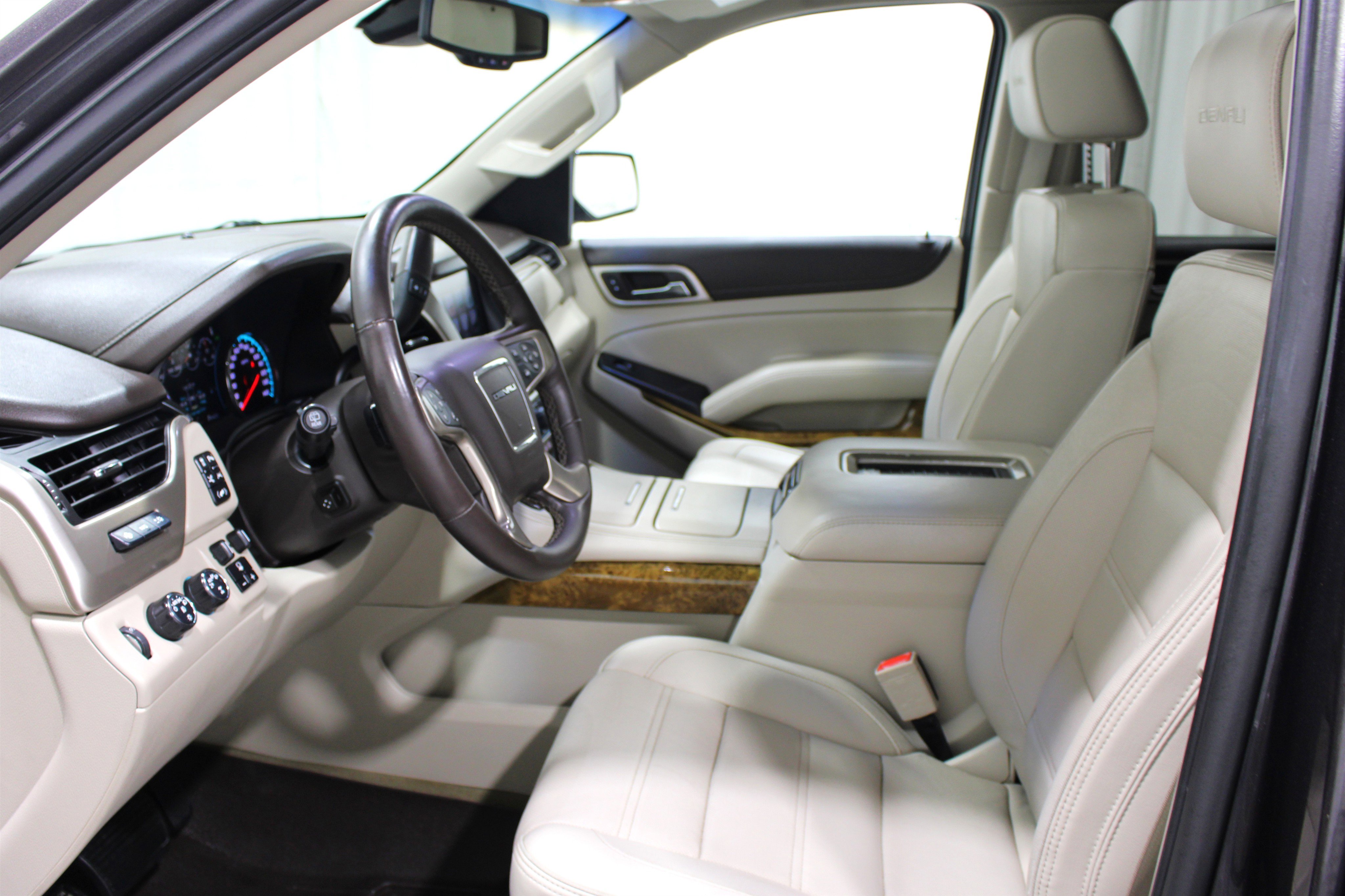 Used 2017 GMC Yukon XL Denali w/ Open Road Package image 3