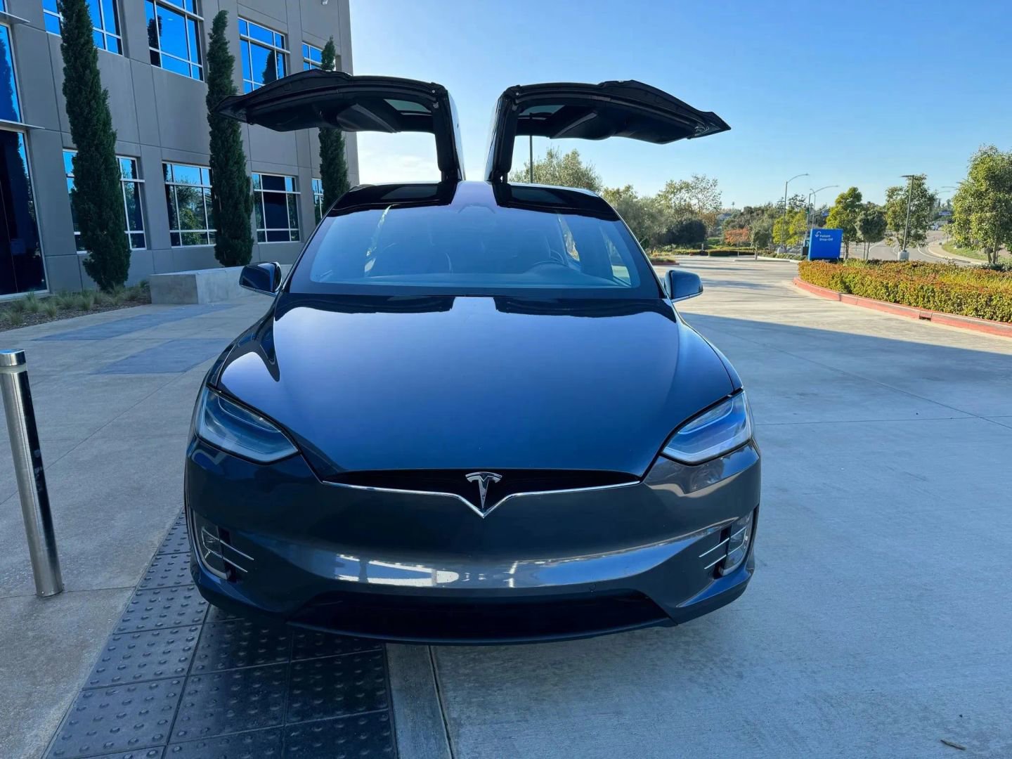 Used 2019 Tesla Model X Long Range AWD/4WD image 3