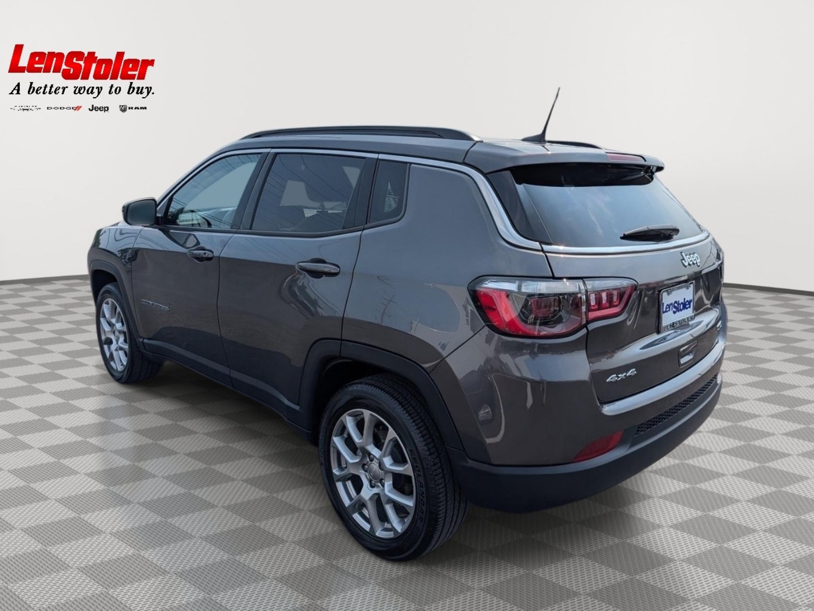 Used 2022 Jeep Compass Latitude w/ Sun and Sound Group AWD/4WD image 3