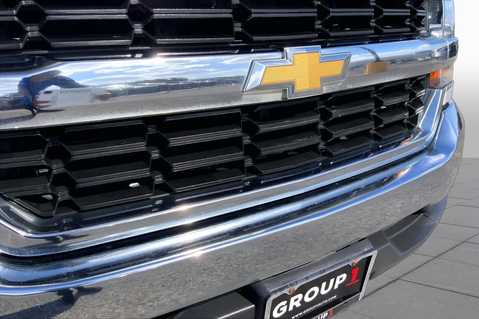 Used 2017 Chevrolet Silverado 1500 LT w/ Texas Edition RWD image 28