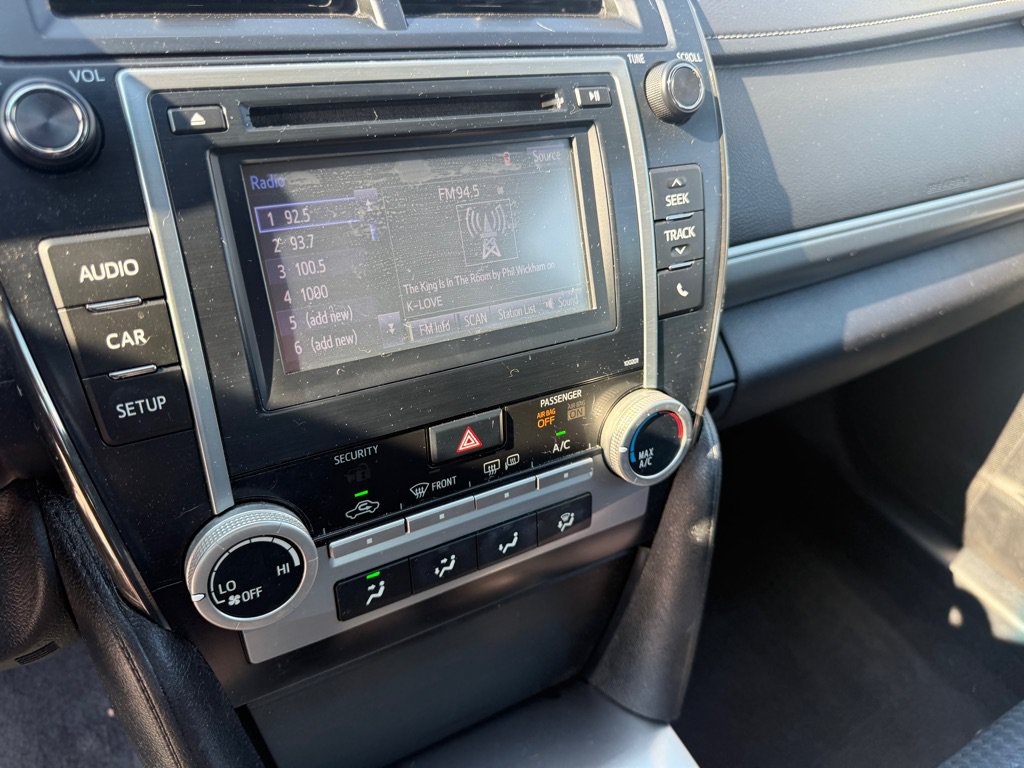 Used 2014 Toyota Camry SE FWD image 11