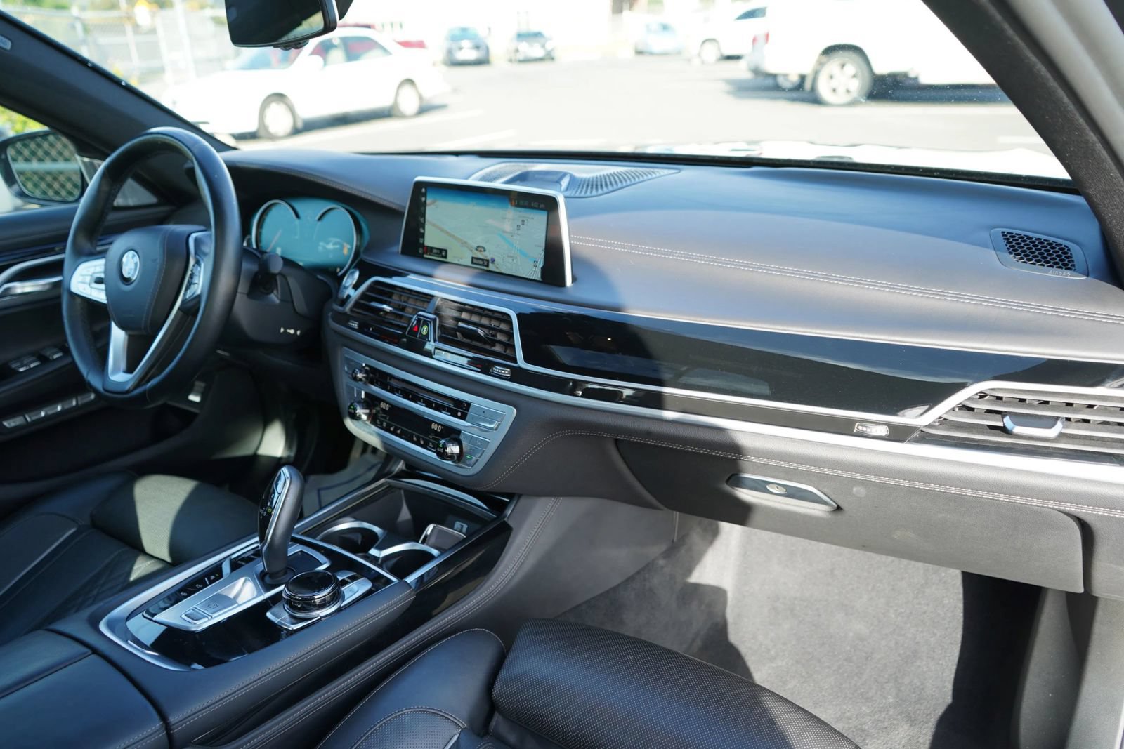 Used 2018 BMW 750i RWD image 26