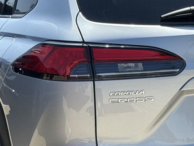 Used 2026 Toyota Corolla Cross XLE FWD image 6