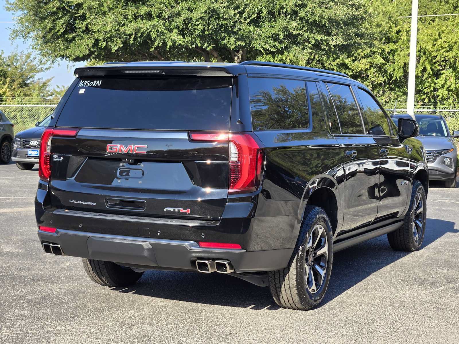 Certified 2025 GMC Yukon XL AT4 w/ AT4 Premium Package AWD/4WD image 7