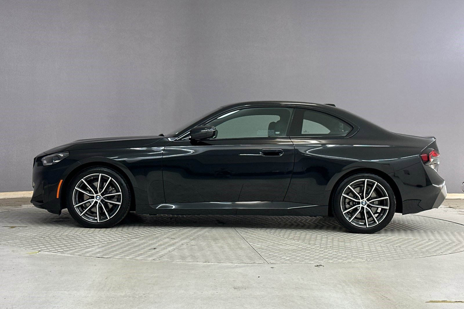 Used 2025 BMW 230i Coupe w/ Convenience Package RWD image 2