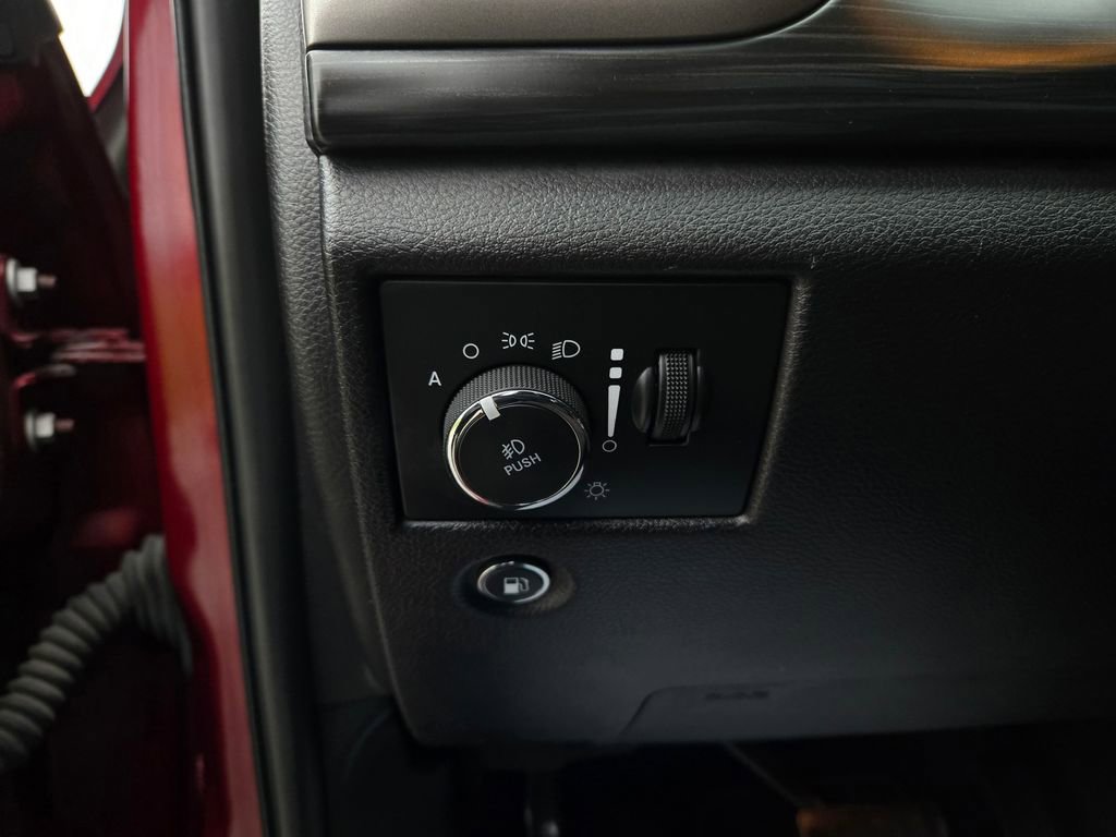 Used 2020 Jeep Grand Cherokee Laredo AWD/4WD image 14